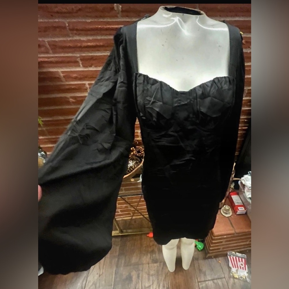 Especial today ..Forever 21 Black Long Sleeve Dress